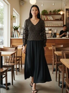 Witchery black and cream paisley top with balloon sleeves crochet trim fitted
